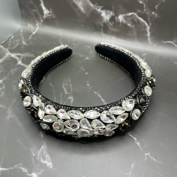 WATCH VIDEO: Beautiful Rhinestone Headband - Picture 5 of 5